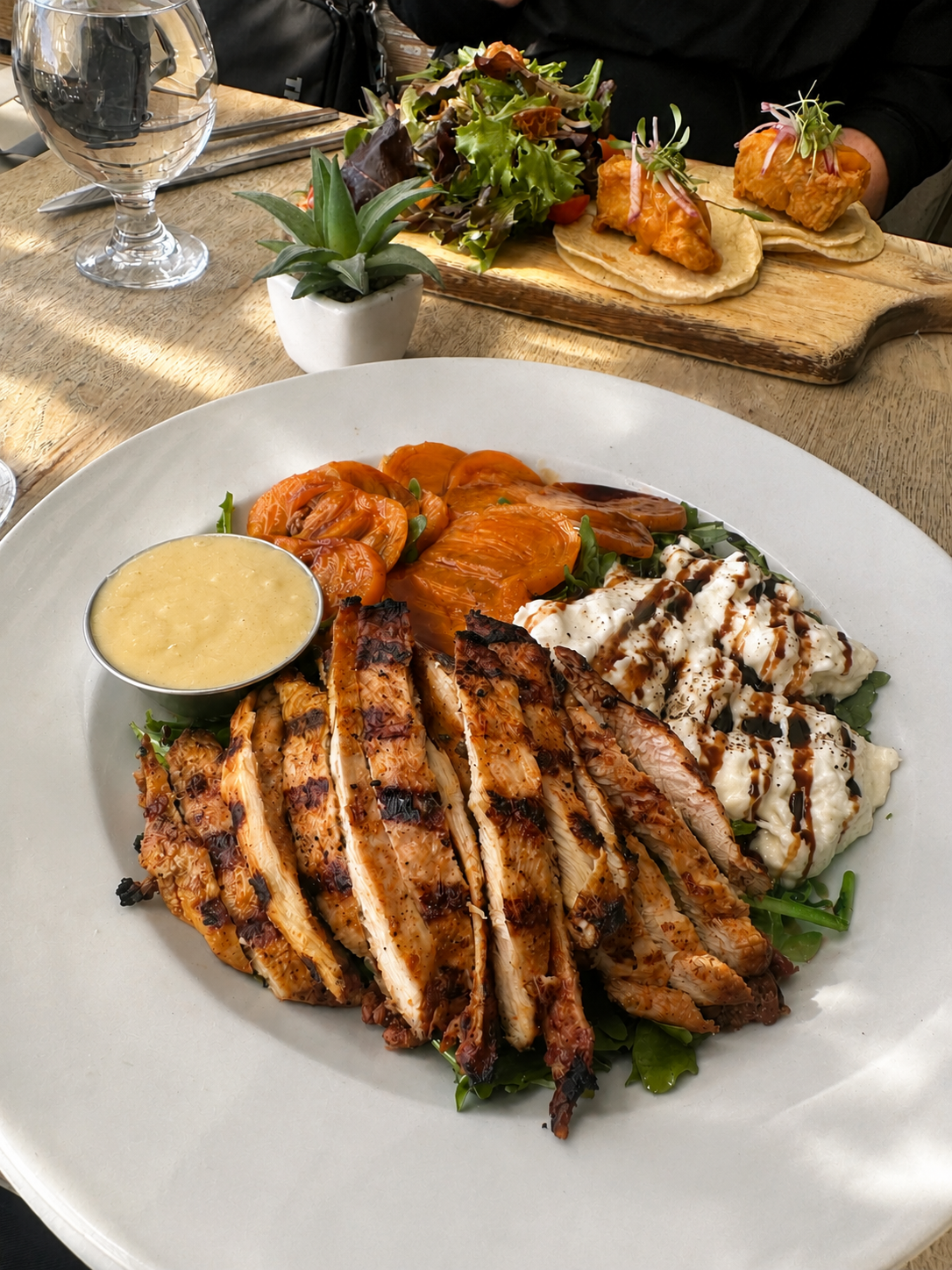 The Hook & Plow restaurant and dining in Los Angeles